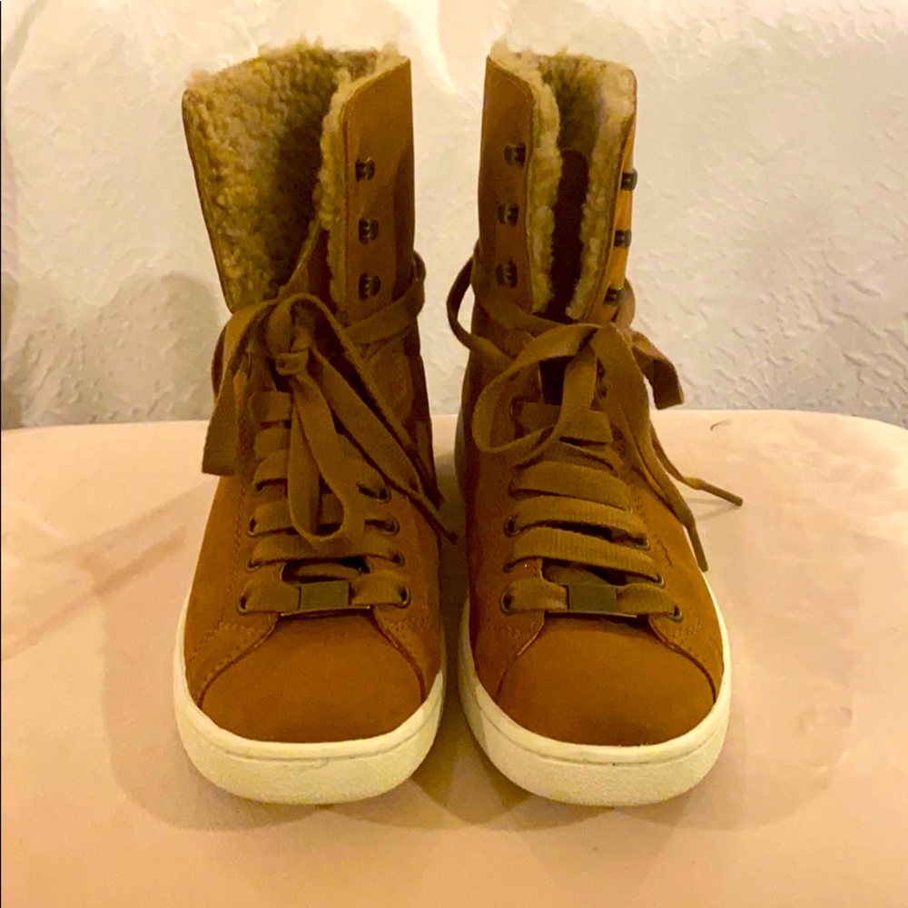Womens UGG Lace Up Lined Sneaker